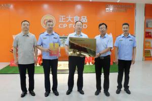 市文明辦、市市場監(jiān)管局聯(lián)合為我公司文明誠信經(jīng)營授牌